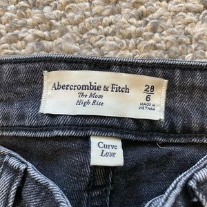 Abercrombie Black High Rise Mom Jeans Curve Love Size 6